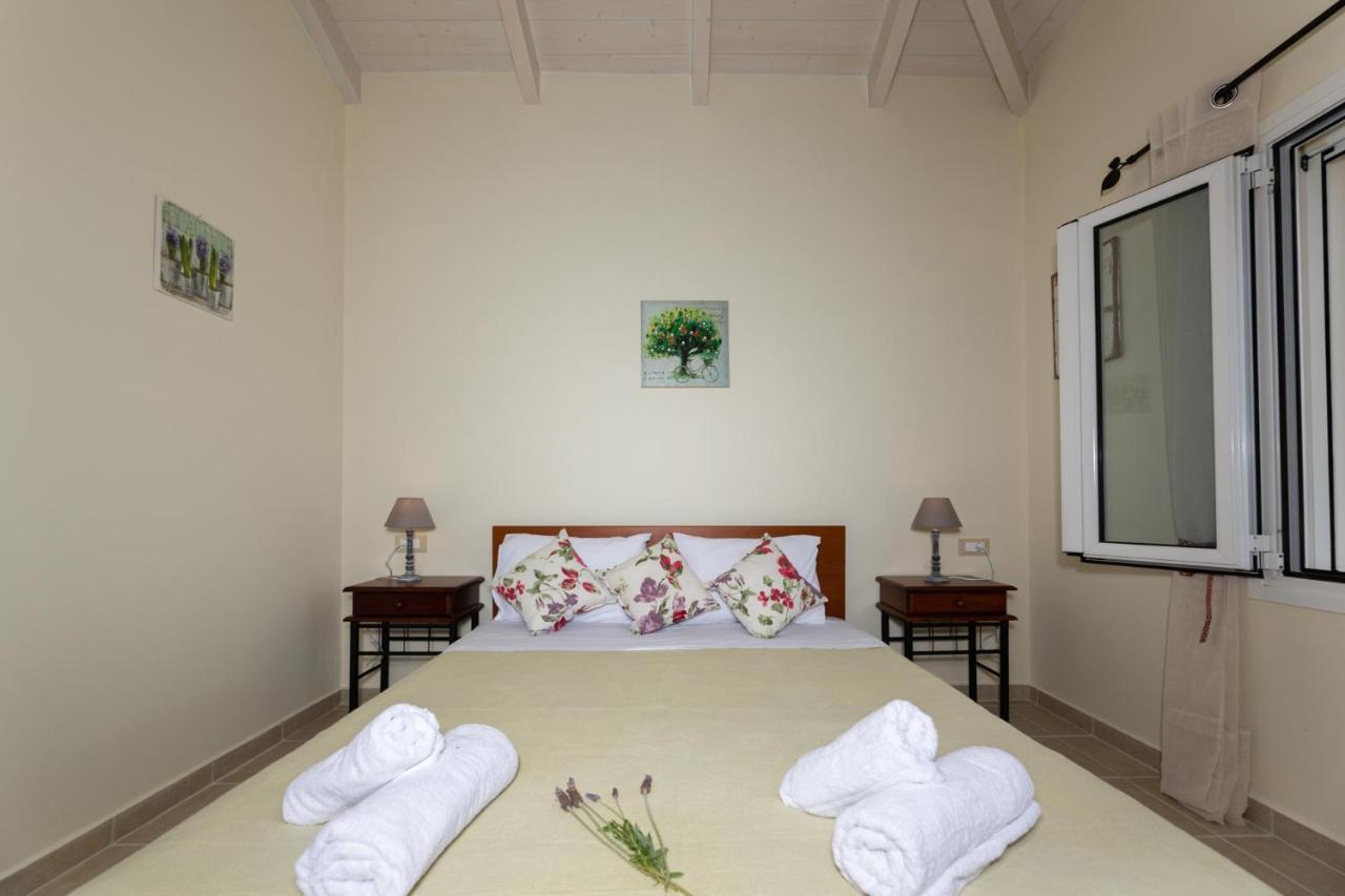 Adonino Residence-The House Of Pomegranates Lakithra ภายนอก รูปภาพ