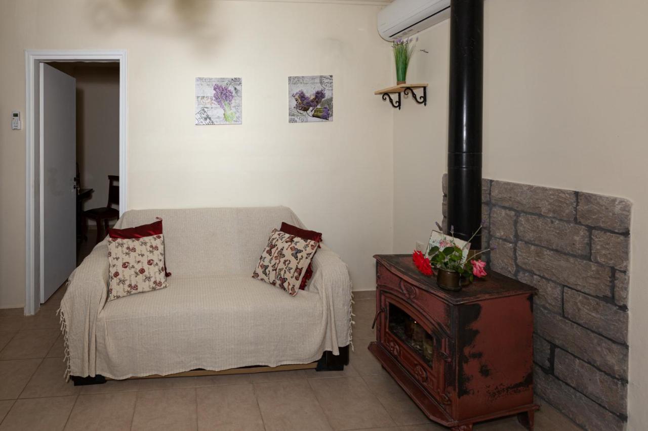 Adonino Residence-The House Of Pomegranates Lakithra ภายนอก รูปภาพ